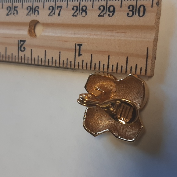 326. MONET GOLD CLIP ON EARRINGS SIGNED - Picture 3 of 4